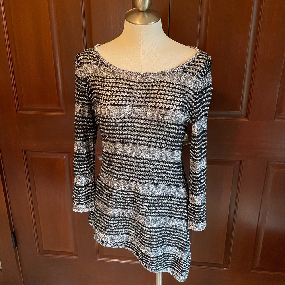 INC top size M. 3/4 sleeve. Excellent condition. Non smoking house.